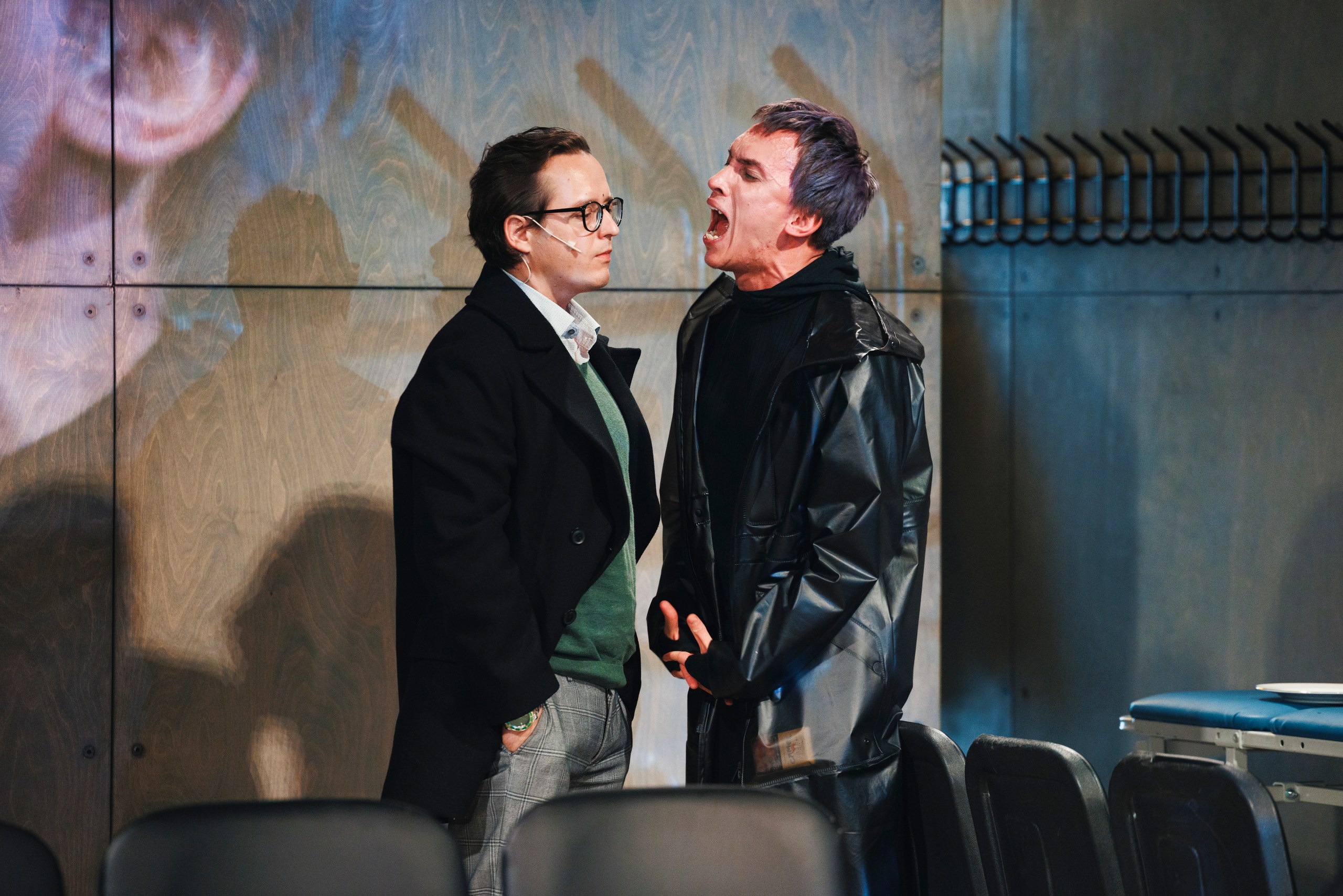 Лев Мышкин — Алексей Кормилкин, Ганя — Александр Худяков Сцена из спектакля «Идиот»