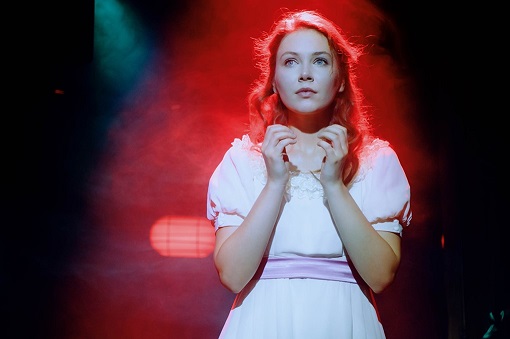 ЗИМА НА СЦЕНЕ: НОВОГОДНЕЕ НАСТРОЕНИЕ БЕЗ АНТРАКТА